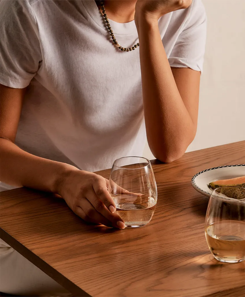 Plumm_Product_Images_PLUMM_Stemless_-_White__1110_x_1340_4__07611.webp